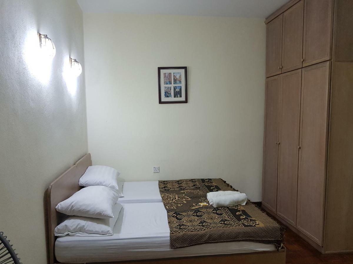 Home Stay Bayu Emas Appartment, บาตูเฟอริงกี ภายนอก รูปภาพ