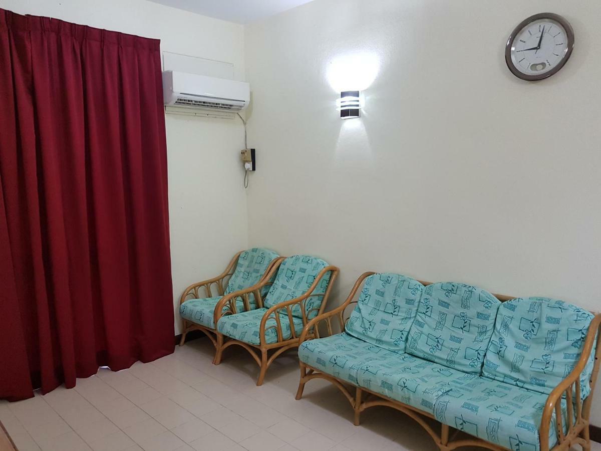Home Stay Bayu Emas Appartment, บาตูเฟอริงกี ภายนอก รูปภาพ