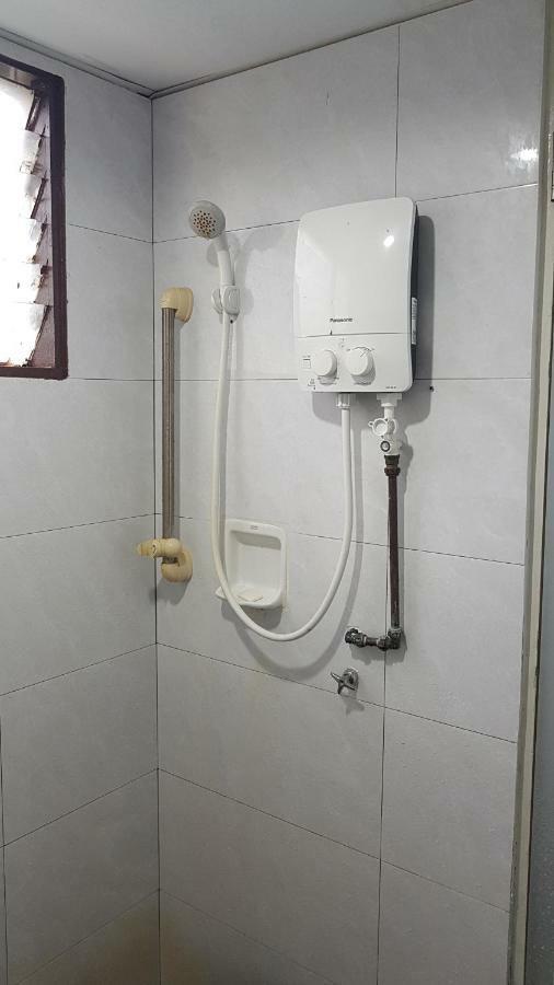 Home Stay Bayu Emas Appartment, บาตูเฟอริงกี ภายนอก รูปภาพ