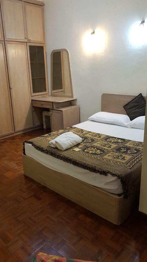 Home Stay Bayu Emas Appartment, บาตูเฟอริงกี ภายนอก รูปภาพ