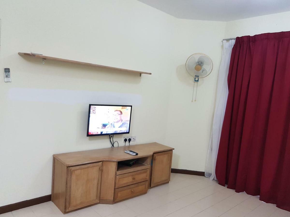 Home Stay Bayu Emas Appartment, บาตูเฟอริงกี ภายนอก รูปภาพ