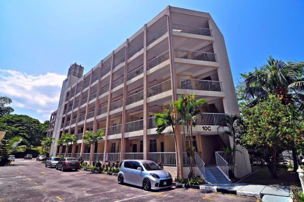 Home Stay Bayu Emas Appartment, บาตูเฟอริงกี ภายนอก รูปภาพ