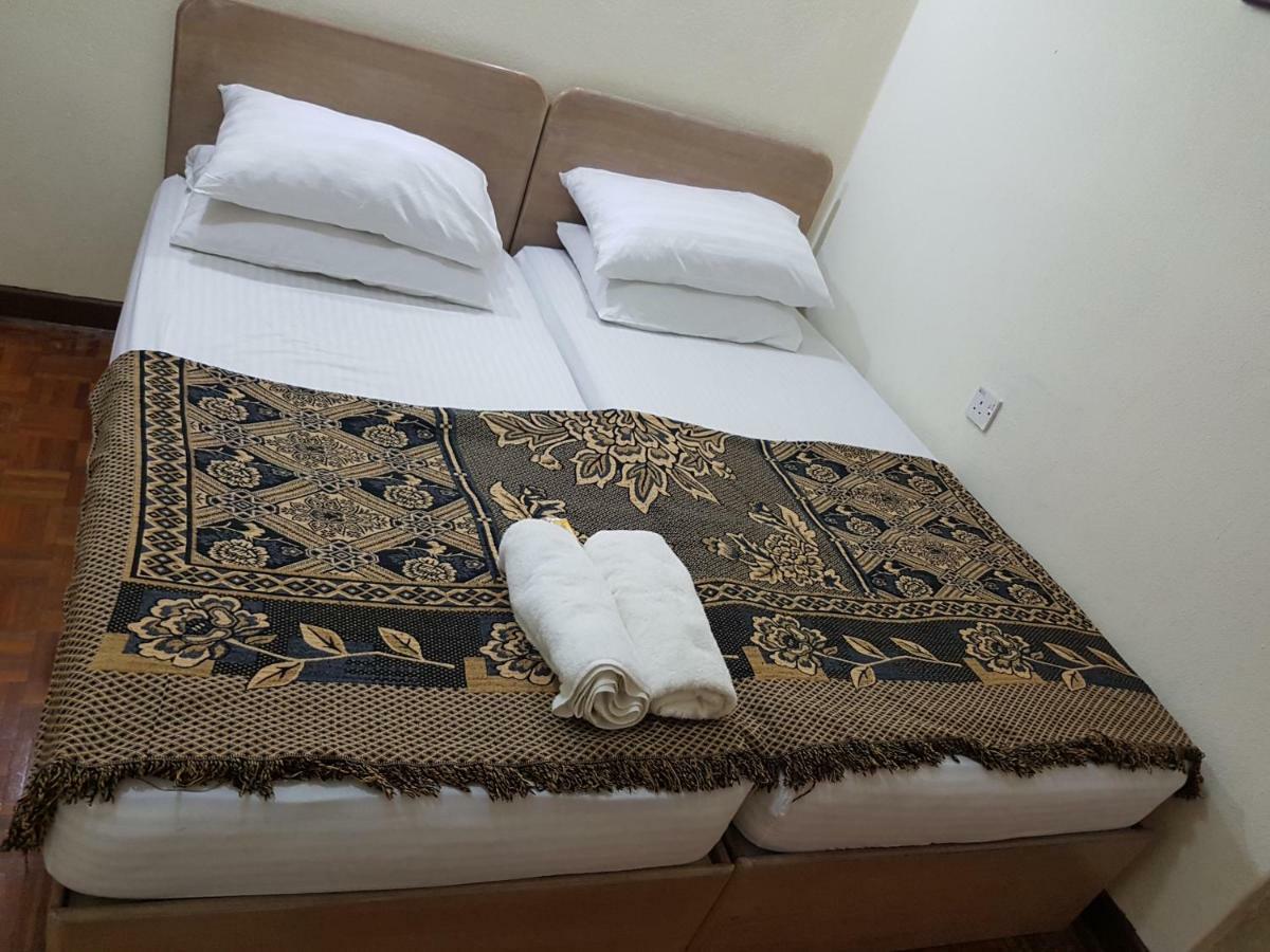 Home Stay Bayu Emas Appartment, บาตูเฟอริงกี ภายนอก รูปภาพ